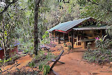 Blick auf das Hauptgebäude der Ecolodge