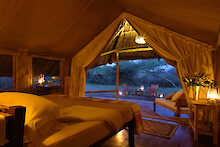 Elewana Tortilis Camp Amboseli Zelt am Abend