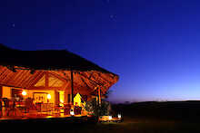 Elewana Tortilis Camp Amboseli private House am Abend