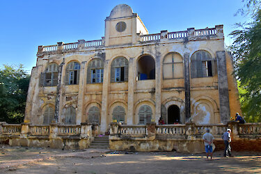 Zerfallenes Schloss des Baron Rogers in Richard Toll