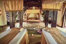 Breezes Beach Club & Spa Zanzibar Sultans Bad mit Massage Liegen