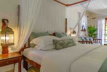Breezes Beach Club & Spa Zanzibar Deluxe Zimmer Bett