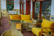 Martinas Retreat Terrasse mit Sitzgelegenheiten