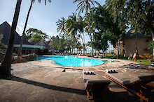 Severin Sea Lodge Pool mit Sonnenliegen