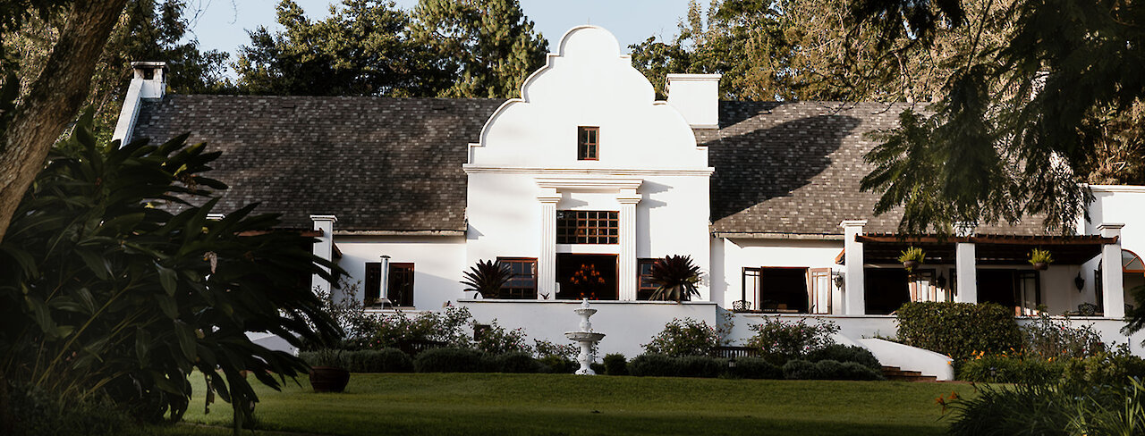 Frontansicht auf das Haupthaus des The Manor at Ngorongoro