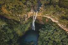 Der Chamarel-Wasserfall aus der Vogelperspektive