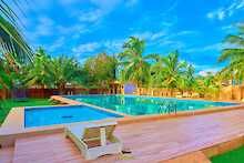 Pool vom Djegba Hotel