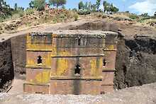 Blick auf die Felsenkirche von Lalibela