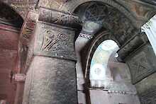 Rundbögen der Felsenkirche von Lalibela