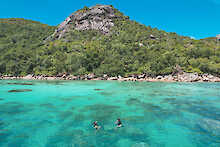 Blick auf Praslin vom Wasser aus