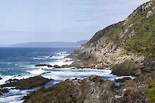 Klippen des Tsitsikamma-Nationalparks am Meer