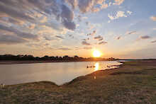 Sonnenuntergang über dem Luangwa-Fluss