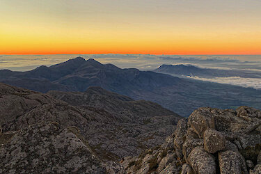 Sonnenuntergang mit Blick vom Massiv