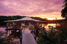 Riviera-Restaurant beim Sonnenuntergang