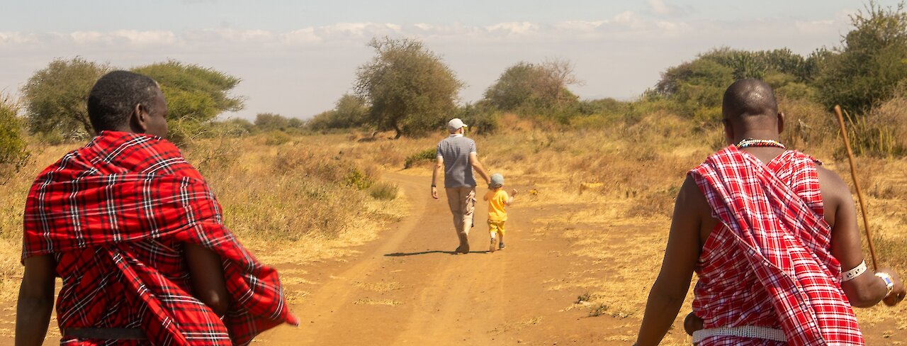 Massai mit Opa und Enkel