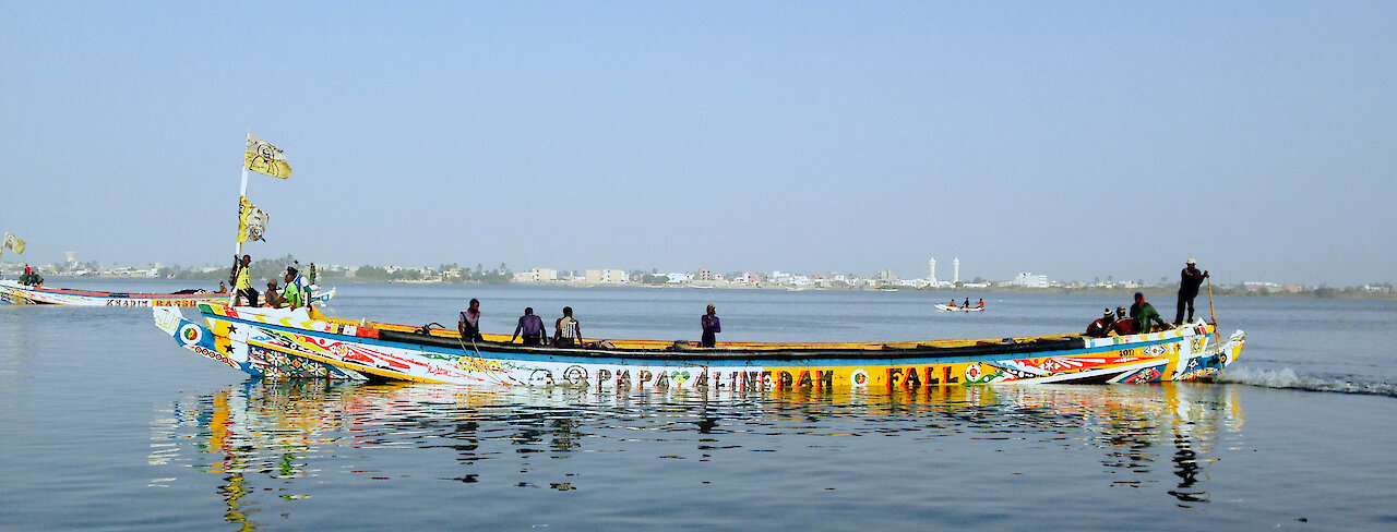 Fischerboot auf dem Senegal-Fluss