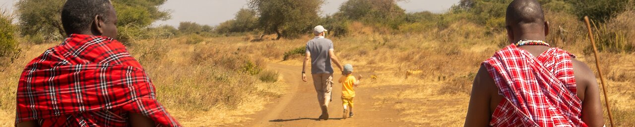 Massai mit Opa und Enkel