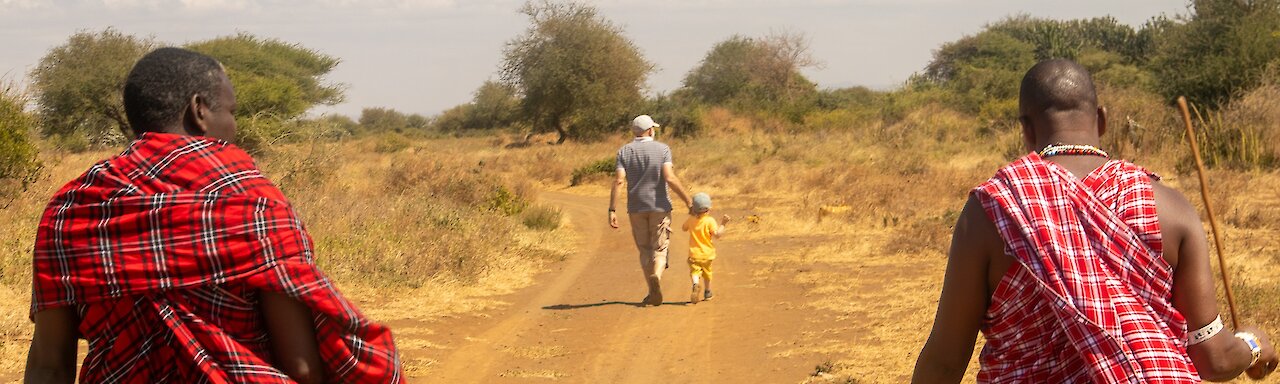 Massai mit Opa und Enkel