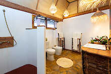 Badezimmer mit Dusche