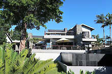 Das Hilltop Guest House bei Tag