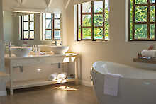 Bad mit Wanne im Le Nautique