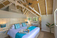Doppelbett im Seafront-Zimmer
