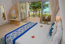 Aussicht auf das Meer vom Bett aus im Acajou Beach Resort