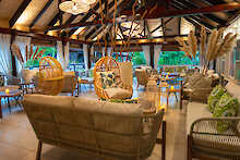 Loungebereich des Acajou Beach Resorts