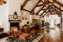 Gemütliche Lobby des The Manor at Ngorongoros