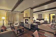 Kamin in der Cottage Suite des The Manor at Ngorongoros