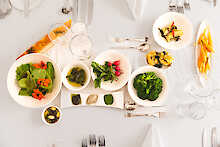 Frisch zubereitetes Mittagessen im The Manor at Ngorongoro