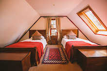 Einzelbetten im Familien cottage des The Manor at Ngorongoros