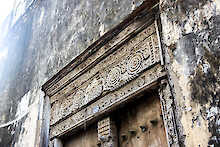 Türverzierungen eines alten Hauses in Sansibar