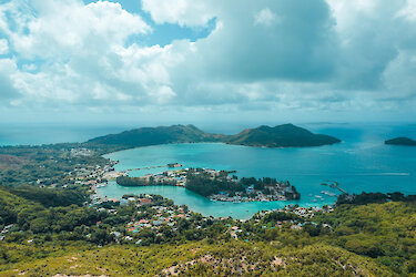 Blick von Fond Ferdinand auf den Hafen