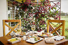 Essen und Wein im Katambuga House