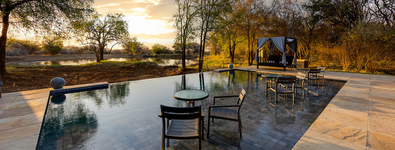 Der Pool der Black Rhino Game Lodge