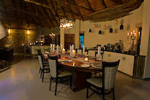 Gedeckter Tisch in der Tambuti Lodge