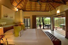 Doppelzimmer mit Blick ins grüne in der Tambuti Lodge