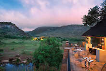 Außen Restaurant der Kwa Maritane Bush Lodge