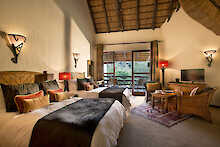 Zweibettzimmer mit Balkon in der Kwa Maritane Bush Lodge