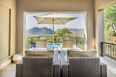 Aussicht von der privaten Terrasse in der Shepard's Tree Game Lodge