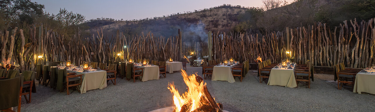 Lagerfeuer in der Borma der Ivory Tree Game Lodge