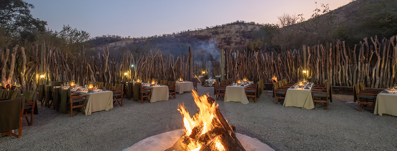 Lagerfeuer in der Borma der Ivory Tree Game Lodge