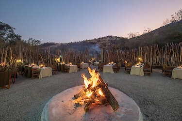 Lagerfeuer in der Borma der Ivory Tree Game Lodge