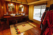 Badezimmer des Tipilikwani Mara Camps