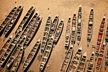 Boote am Strand des Senegal