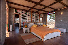 Doppelbett in warmen orange Tönen im Elephant Gorge Camp