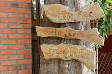Schild in der Tagbo Falls Lodge