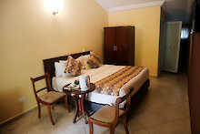 Doppelbett im Afrikiko River Front Resort