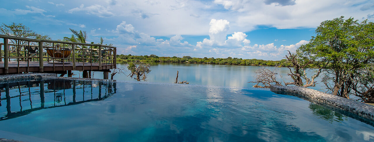 Jackalberry Chobe Pool mit Blick auf Chobe in Botswana